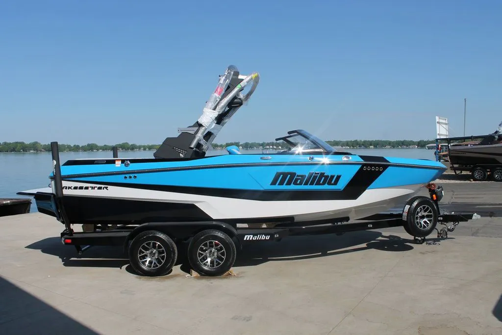 2023 Malibu Boats 21 LX