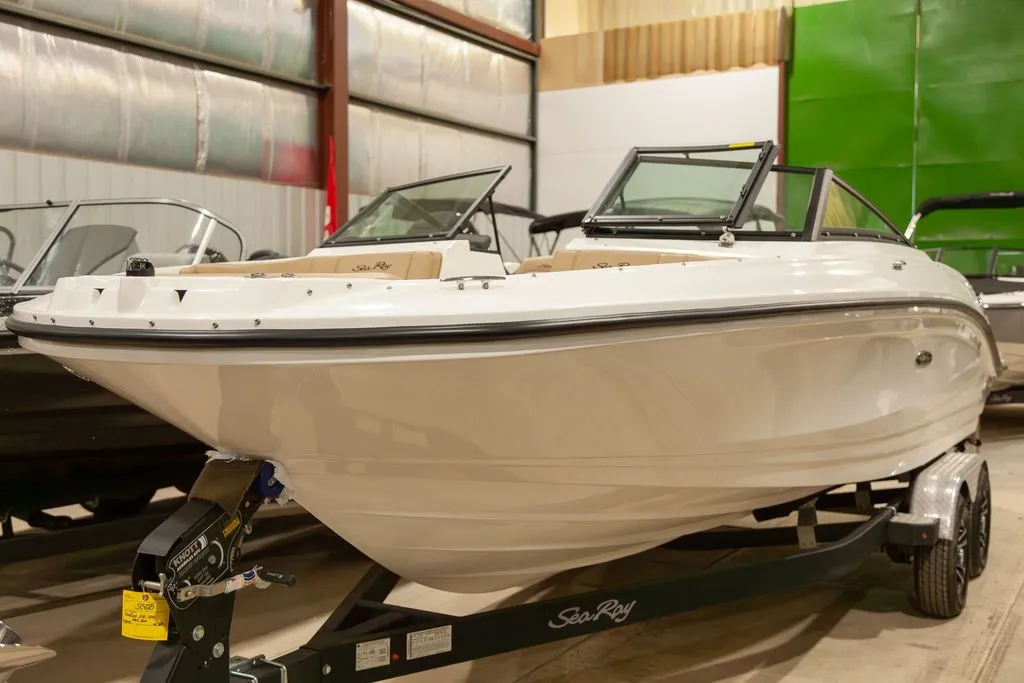 2023 Sea Ray SPX 210 Outboard
