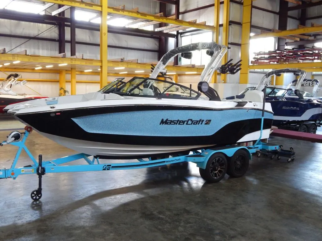 2024 Mastercraft XT22