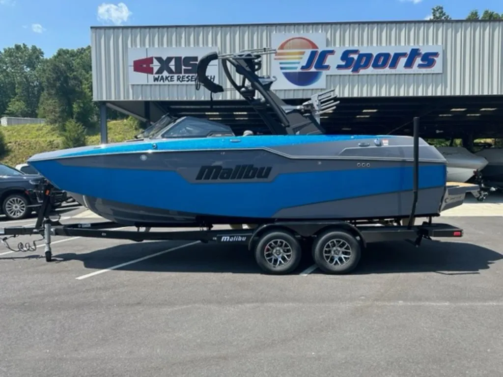 2023 Malibu Boats M220 in Seneca, SC