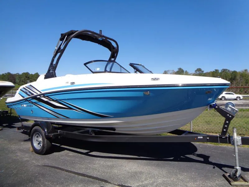 2024 Bayliner VR5 Bowrider