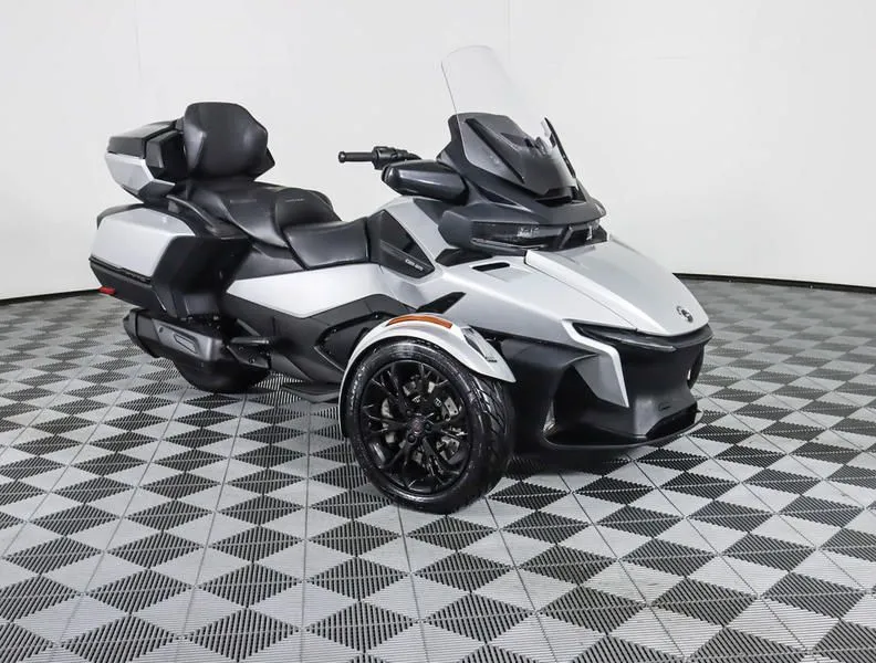 2022 Can-Am Spyder RT Limited Dark Wheels