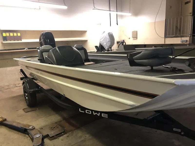 2023 Lowe Boats 1860 Legacy Bass