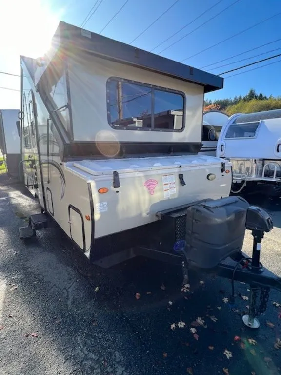 2019 Forest River Flagstaff Hard Side Pop-Up Campers High Wall T21DMHW