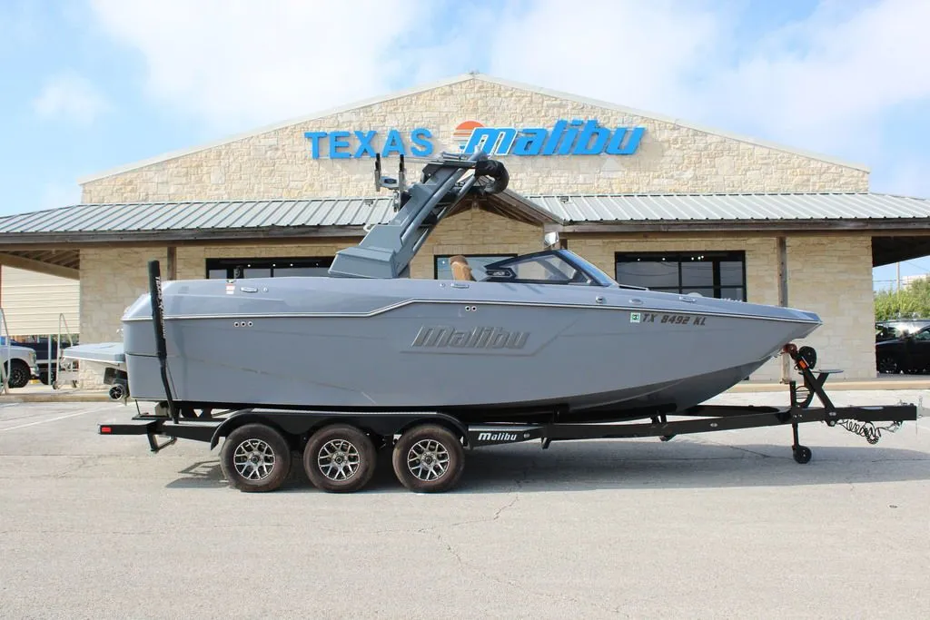 2022 Malibu Boats M240 in Austin, TX