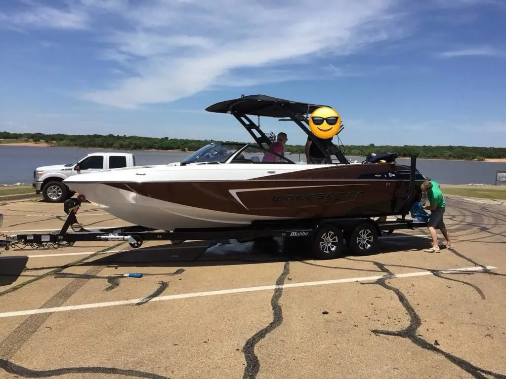 2016 Malibu Boats 23 LSV in Edmond, OK