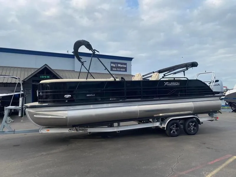 2023 Xcursion Pontoons  263 FLX