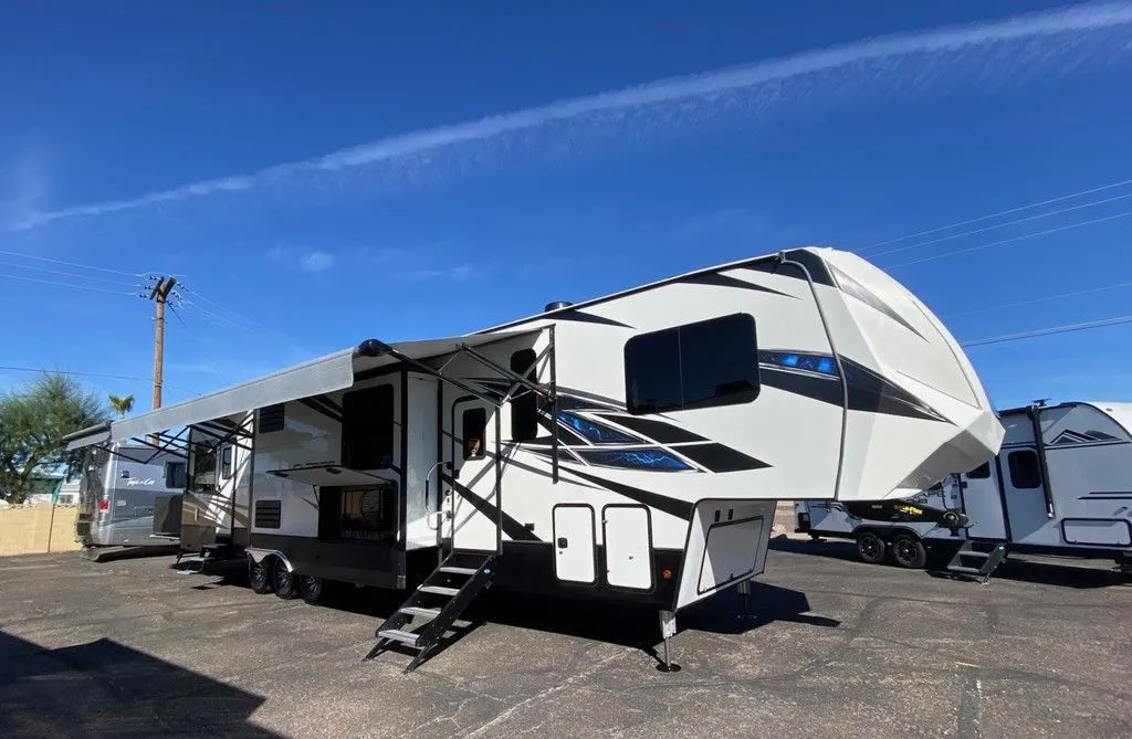 2019 Keystone RV DUTCHMEN VOLTAGE 4185