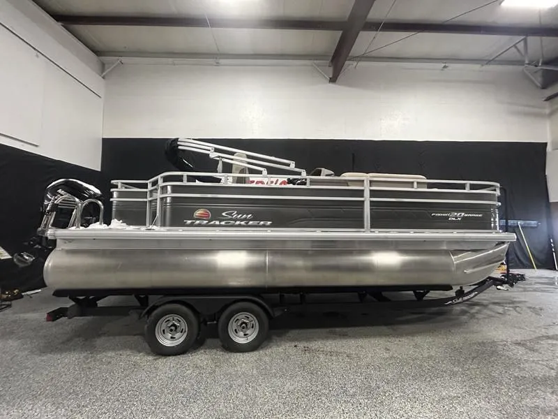 2024 Sun Tracker  Fishin' Barge 20 DLX