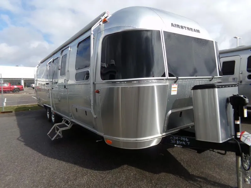 2024 Airstream Flying Cloud 30FB Bunk