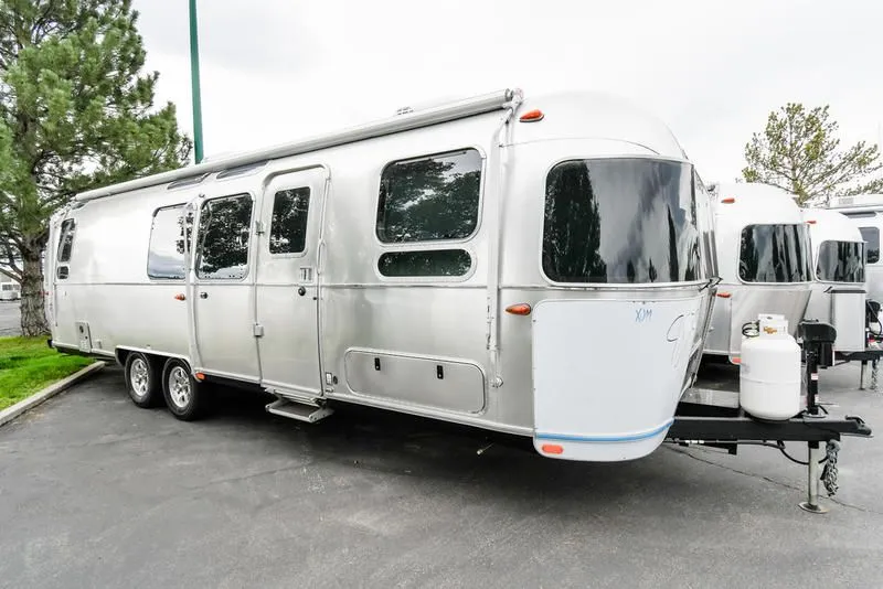 2024 Airstream Flying Cloud 30FB Office