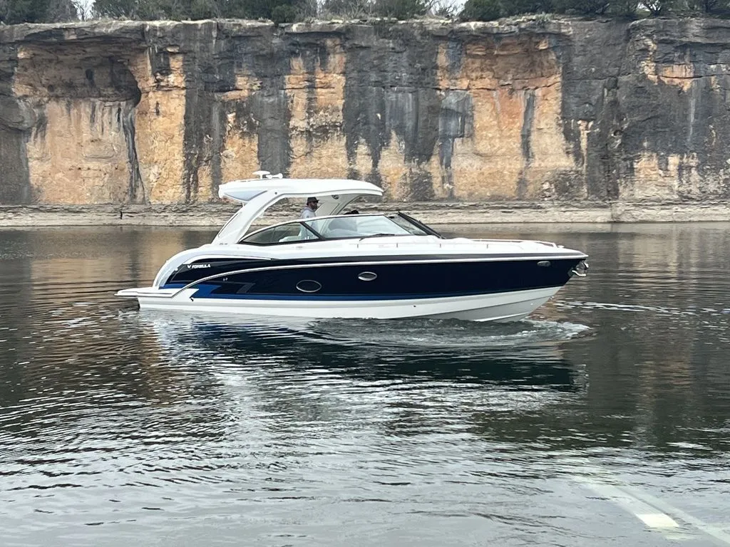 2023 Formula Boats 350 Crossover Bowrider in Austin, TX