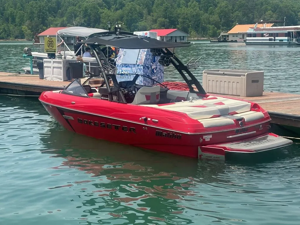 2015 Malibu Boats 22 VLX in Cincinnati, OH