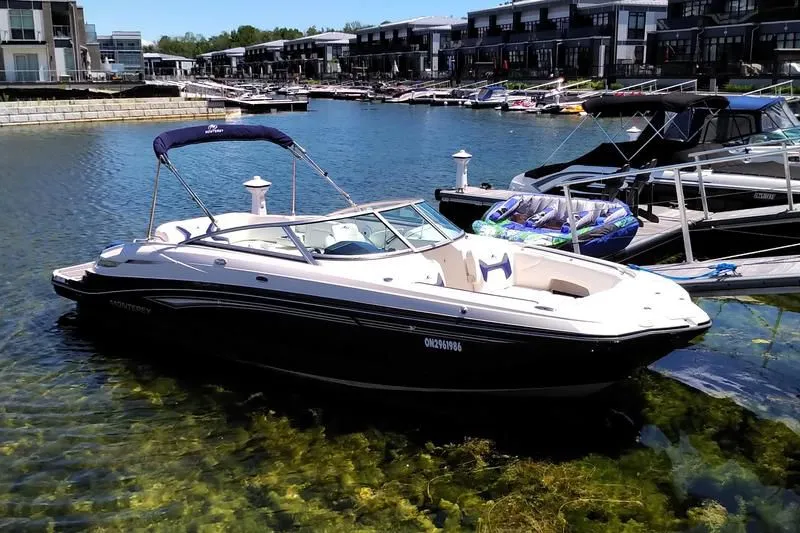 2011 Monterey M5 Sport Boat