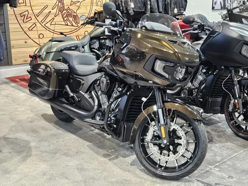 2024 Indian Motorcycle Challenger Dark Horse Icon Smoky Quartz Metallic Pearl/Black Metallic