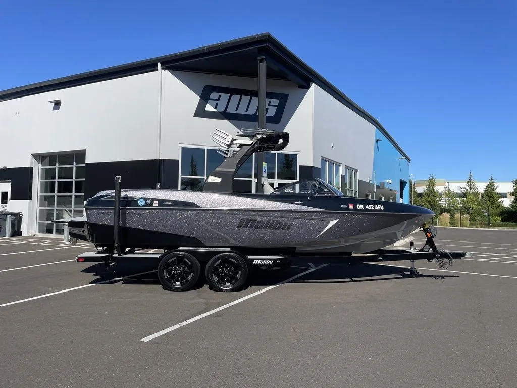 2017 Malibu Boats 23 LSV in Canby, OR