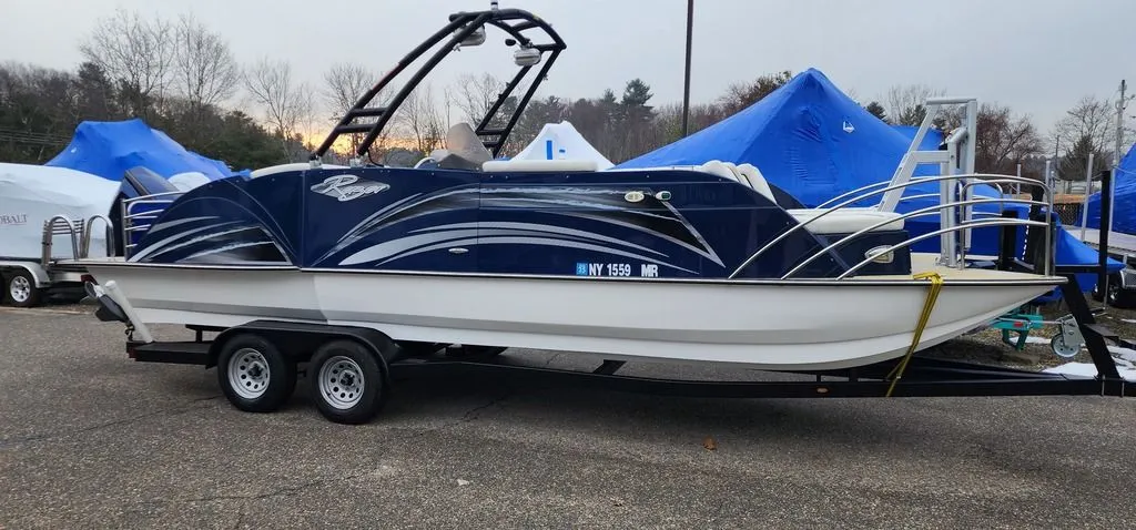 2019 Caravelle Powerboats Razor 