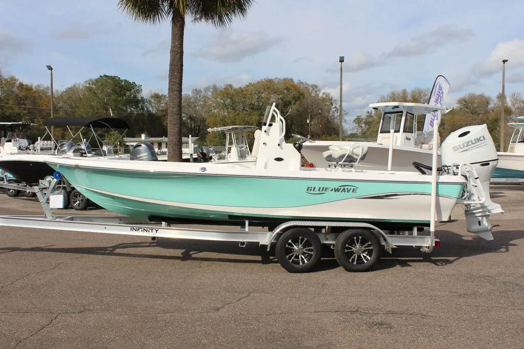 2023 Blue Wave Boats 2200 Pure Bay