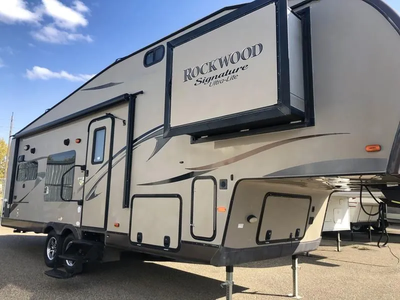 2013 Forest River Rockwood Signature Ultra Lite 8280WS