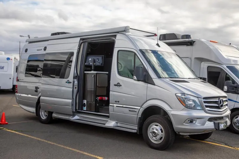 2018 Winnebago Era 70A