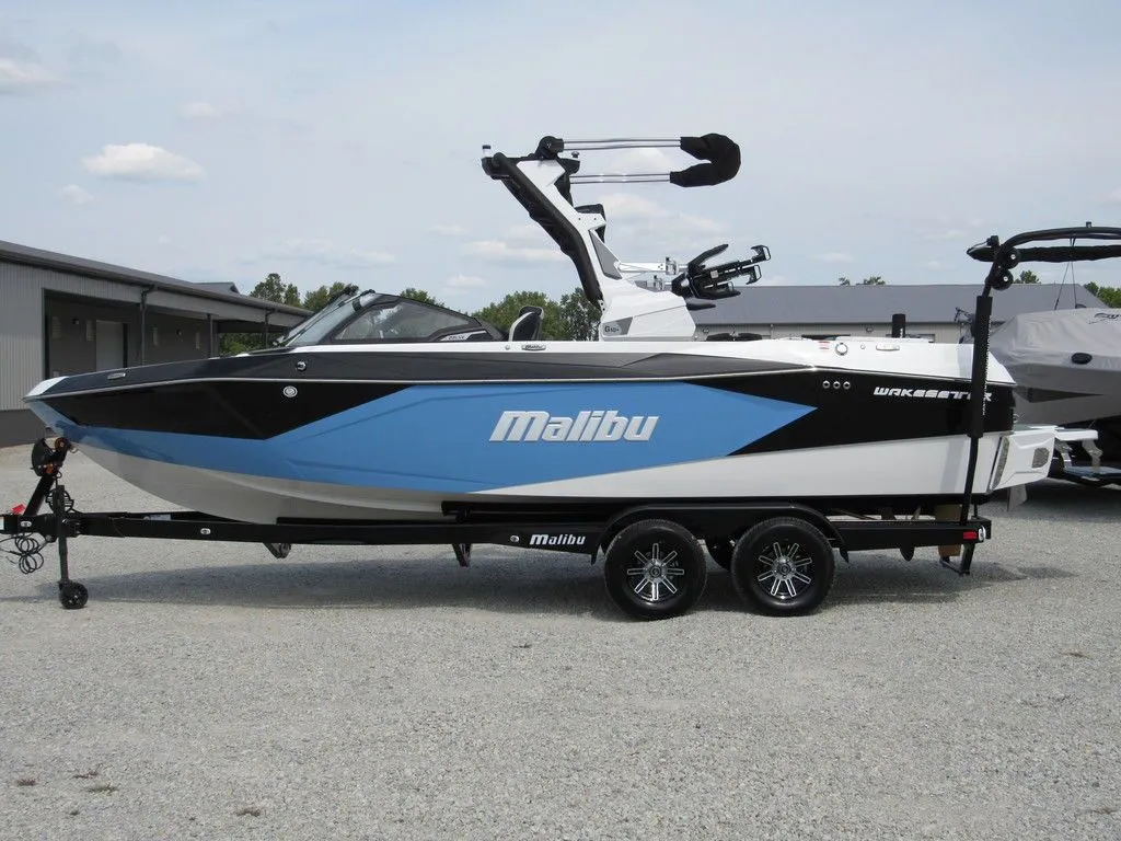 2024 Malibu Boats 23 LSV