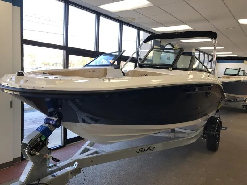 2024 Sea Ray SPX 190 Outboard in Malvern, PA