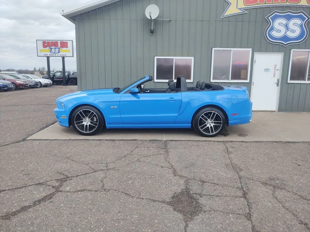 2013 Ford Mustang GT Premium Convertible! Stick shift! Brand new top! Boss 302 intake
