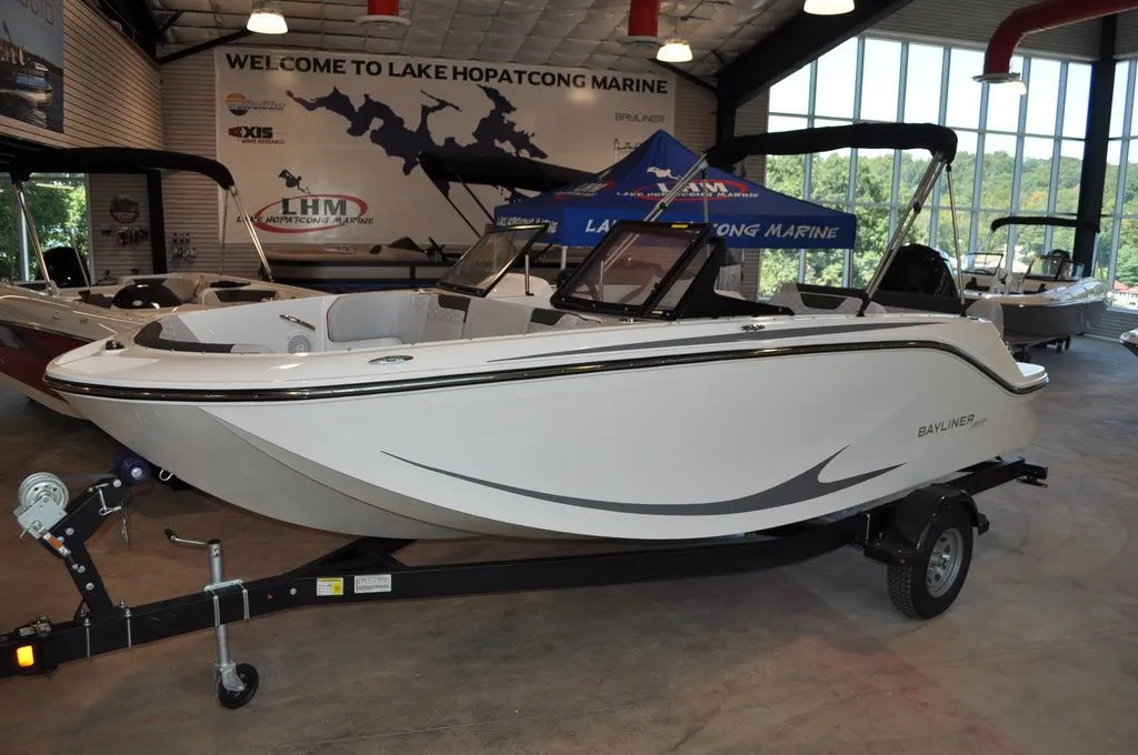 2024 Bayliner M19