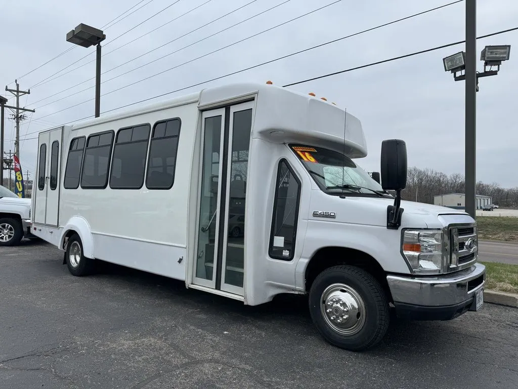 2016 Ford E450 18 Passenger Handicap Accesible