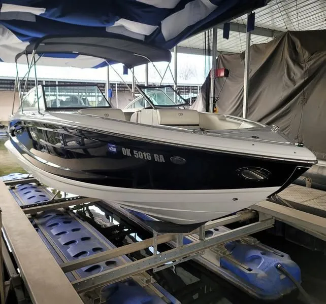 2011 Cobalt Boats A25 in Afton, OK