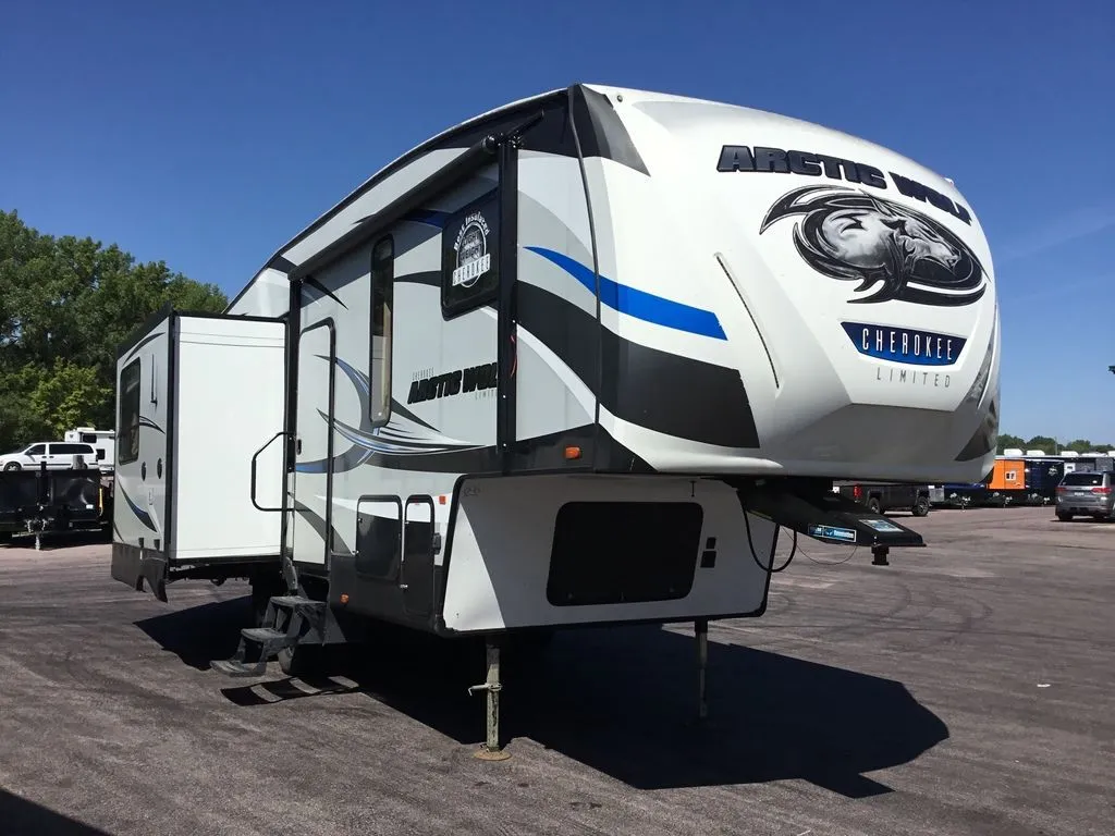 2017 Forest River Cherokee Arctic Wolf 285DRL4