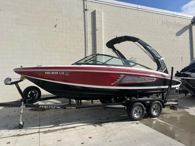 2017 Regal 2100 RX Surf in Wayzata, MN