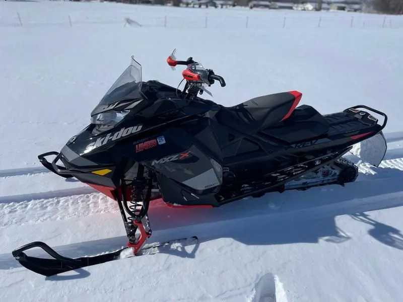 2020 Ski-Doo MXZ X Rotax 600R E-TEC Ripsaw 1.25 Black