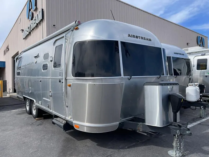 2016 Airstream Flying Cloud FLYING CLOUD 25RBQ QUEEN