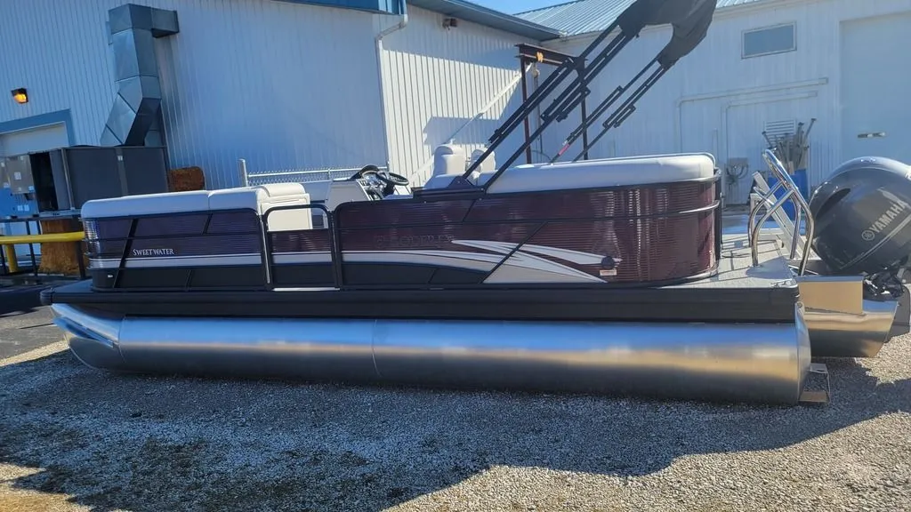 2023 Godfrey Pontoons Sweetwater 2286 C GTP 27 in. Center Tube in Syracuse, IN