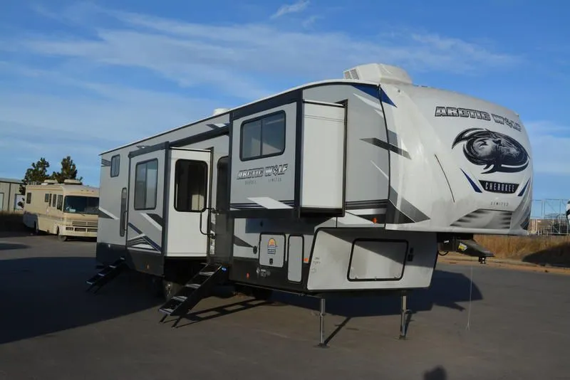 2022 Forest River Cherokee Arctic Wolf 3990SUITE