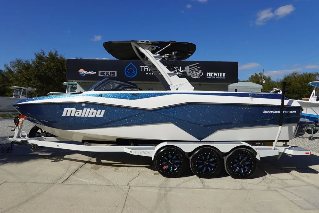 2023 Malibu Boats 25 LSV in Ocklawaha, FL