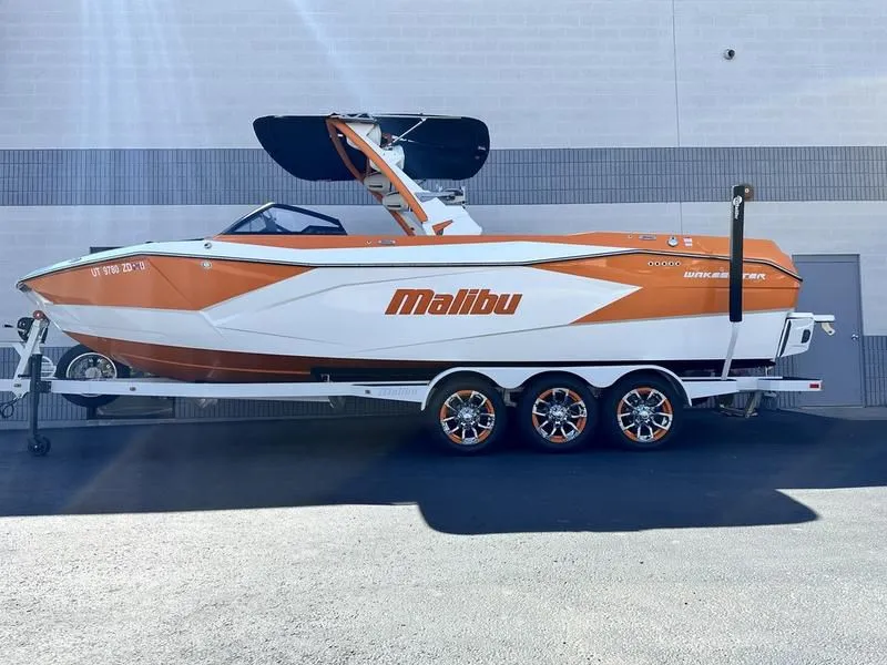 2023 Malibu Boats 26 LSV