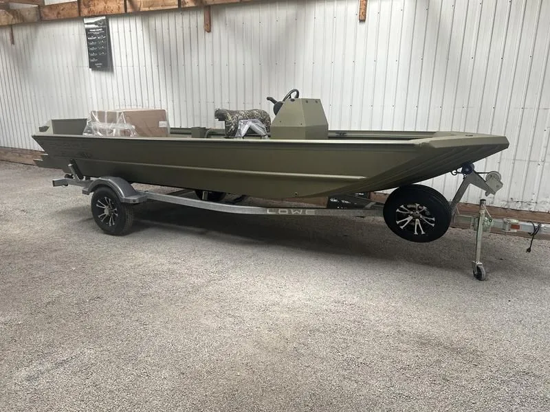 2023 Lowe Boats RX1860 CC