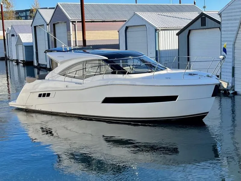 2020 Carver Yachts C37 Coupe in Portland, OR