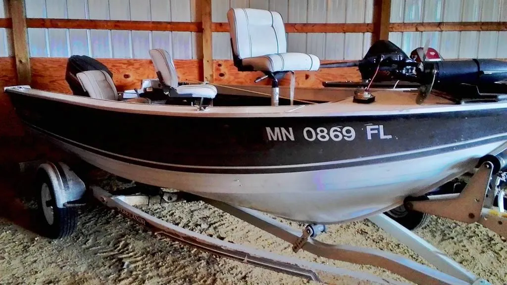 1988 CRESTLINER FISH HAWK 16 TILLER