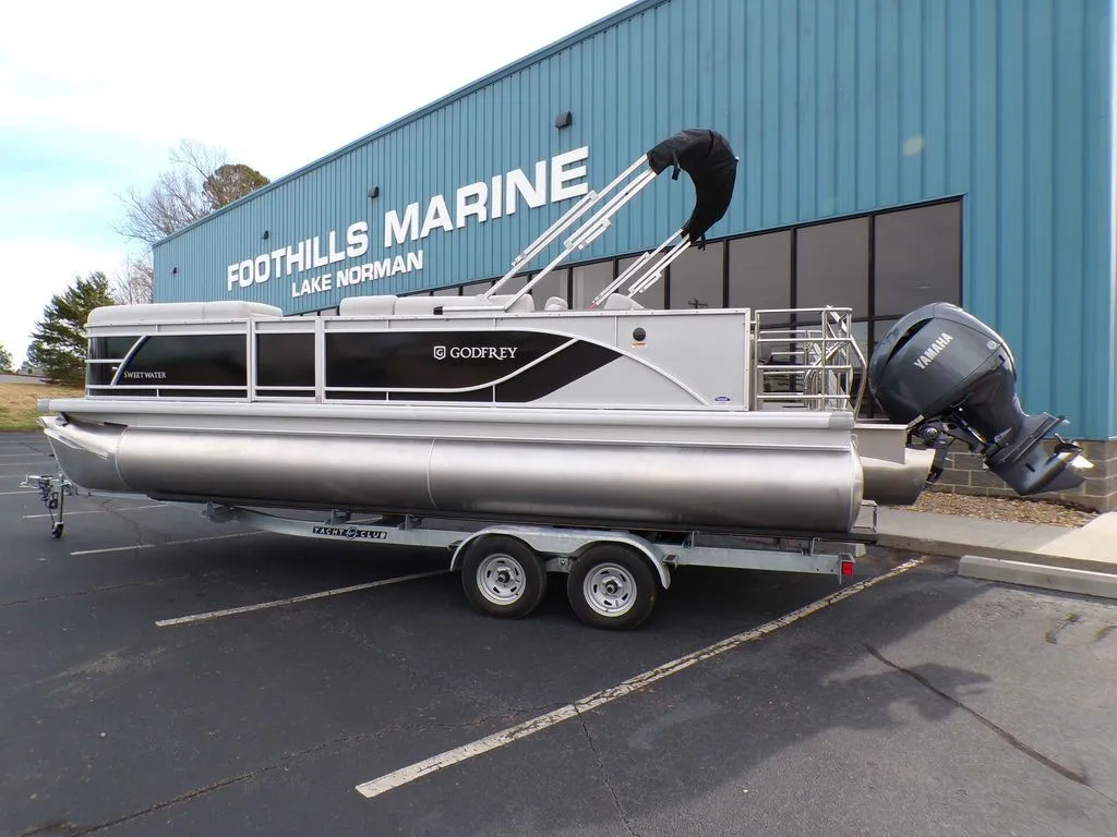 2024 Godfrey Pontoons Sweetwater 2286 SFL GTP 27 in. Center Tube Package in Mooresville, NC