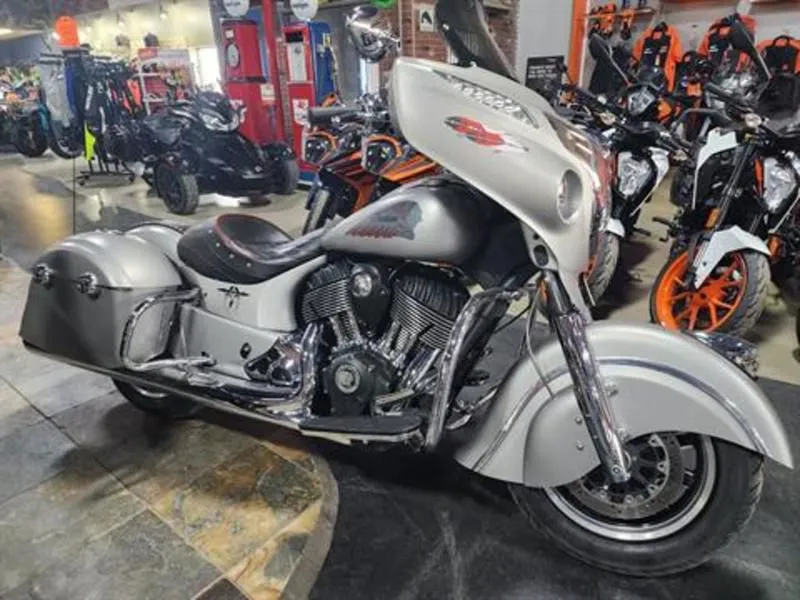 2017 Indian Motorcycle Chieftain Silver Smoke