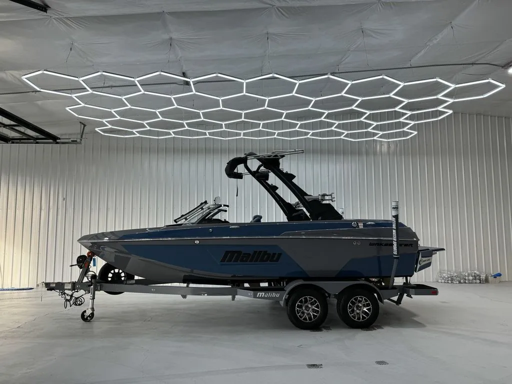 2023 Malibu Boats 20 VTX