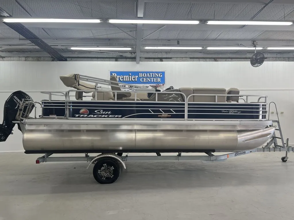 2023 Sun Tracker Fishin' Barge 20 DLX in Jasper, TX