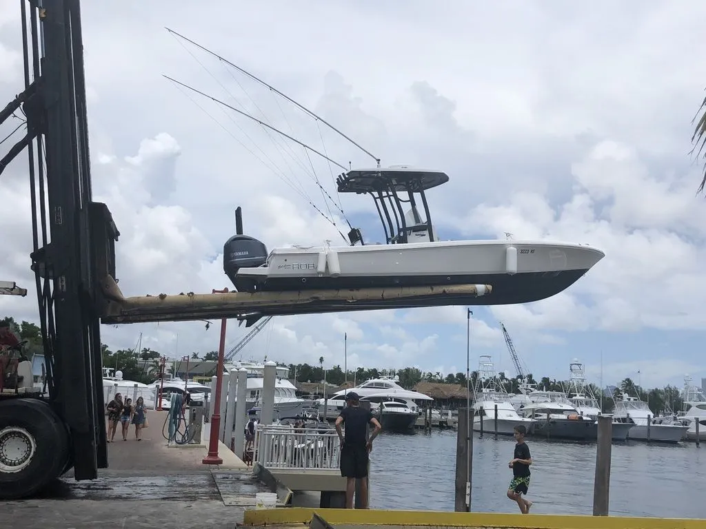 2018 Robalo 246 Cayman in North Miami, FL