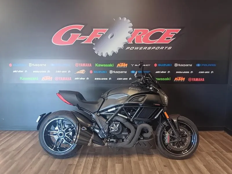 2017 Ducati Diavel Carbon Asphalt Grey and Matt Carbon