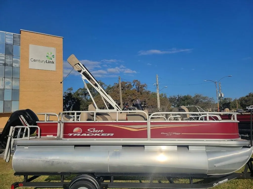 2020 Sun Tracker Bass Buggy 18 DLX in Leesburg, FL
