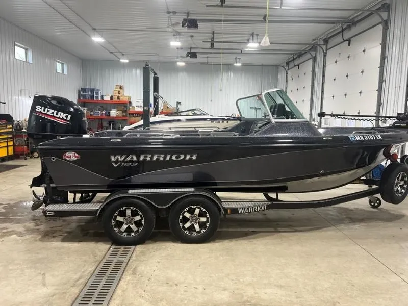 2017 Warrior Boats V193