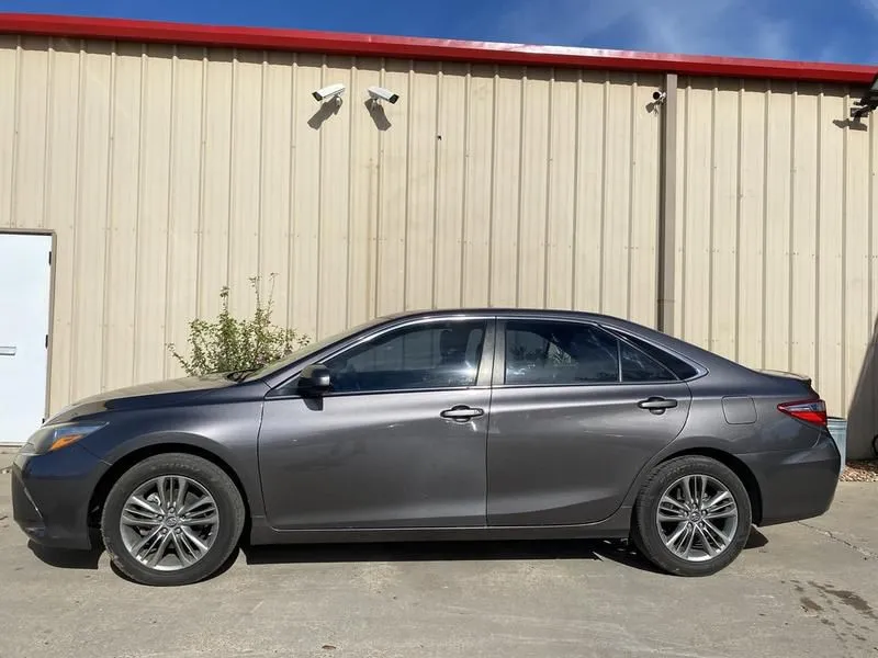 2016 Toyota Camry SE 2.5L 6-Speed Automatic